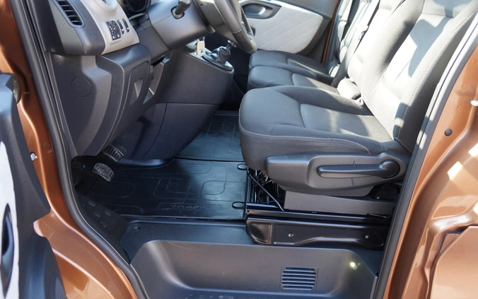 Renault Trafic cena 79500 przebieg: 210000, rok produkcji 2016 z Bodzentyn małe 277